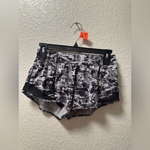 Lululemon low rise hotty hot shorts A67
